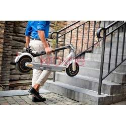 Ninebot KickScooter MAX G30LE II conçu par Segway - 40 km d'autonomie. Segway - Ninebot - 4 - Châssis plus robuste, plus large. 