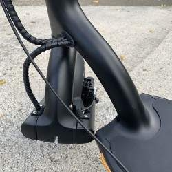 Sharkset RS1 - dva dvyhuny po 1400 Vt - batareya 20 hod - zapas khodu vid 50 do 70 km Sharkset - 10 Sharkset RS1 - dva dvyhuny p