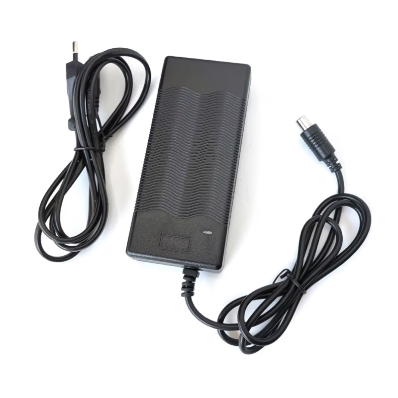 Oplader voor de interne accu van de Navee V40 elektrische scooter  - 1 Oplader voor de interne accu van de Navee V40 elektrische