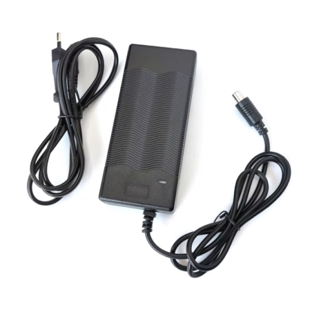 Oplader voor de interne accu van de Navee V40 elektrische scooter  - 1 Oplader voor de interne accu van de Navee V40 elektrische